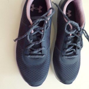 Under Armour Kids Blue with Pink Trim Sneakers 6 NEW